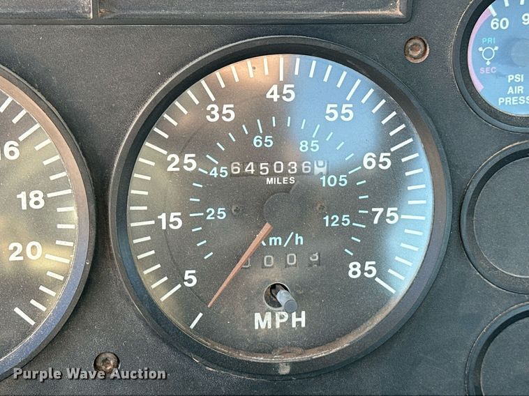 image for item EK0376 1998 Mack CH600 semi truck