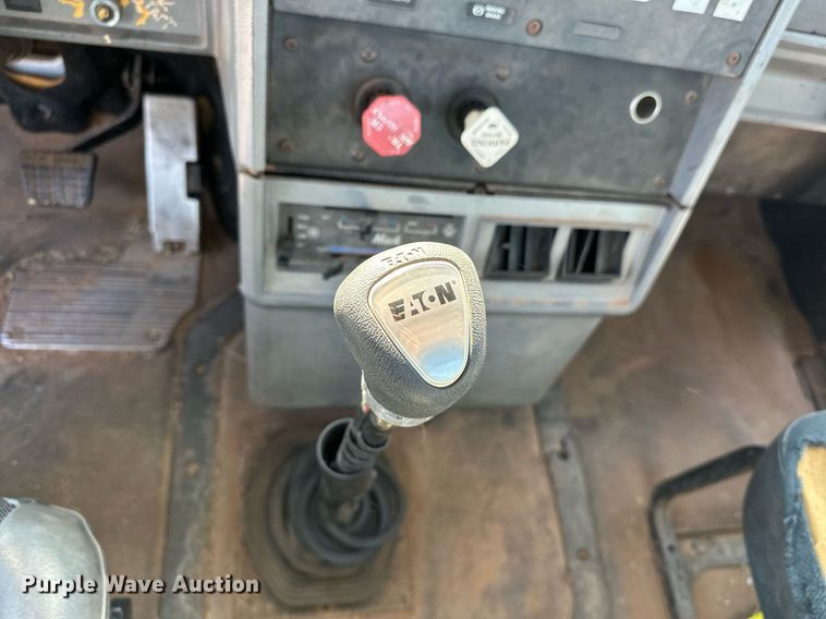 image for item EK0376 1998 Mack CH600 semi truck