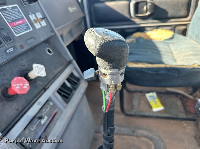 image for item EK0376 1998 Mack CH600 semi truck