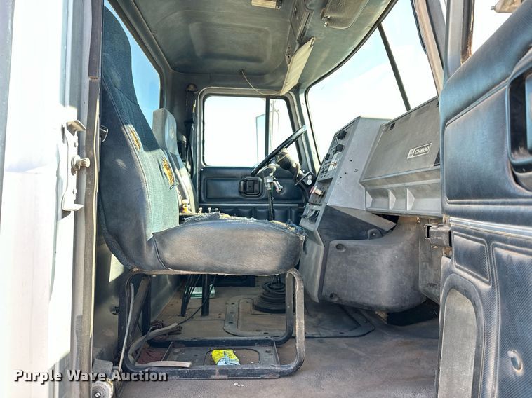 image for item EK0376 1998 Mack CH600 semi truck