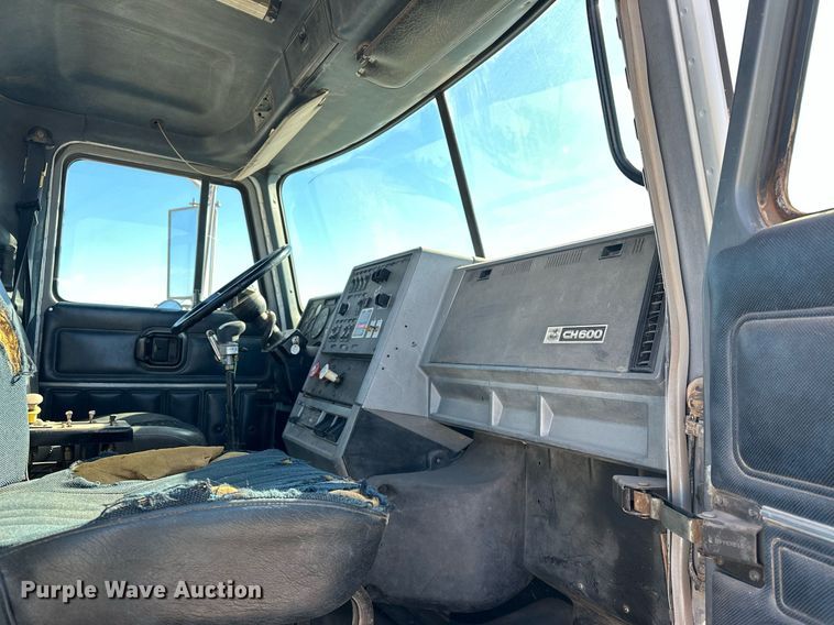 image for item EK0376 1998 Mack CH600 semi truck