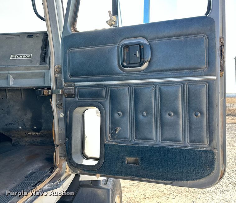 image for item EK0376 1998 Mack CH600 semi truck