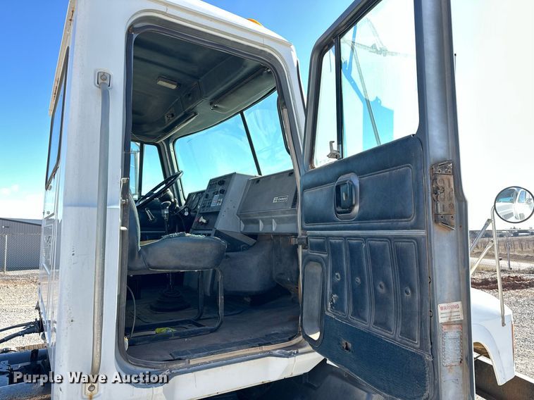 image for item EK0376 1998 Mack CH600 semi truck