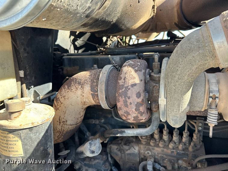 image for item EK0376 1998 Mack CH600 semi truck