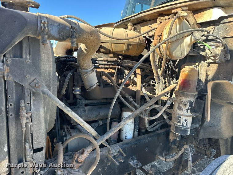 image for item EK0376 1998 Mack CH600 semi truck