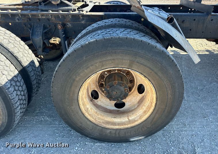 image for item EK0376 1998 Mack CH600 semi truck