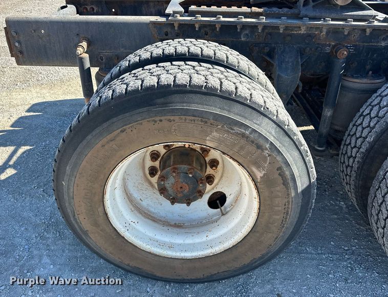 image for item EK0376 1998 Mack CH600 semi truck