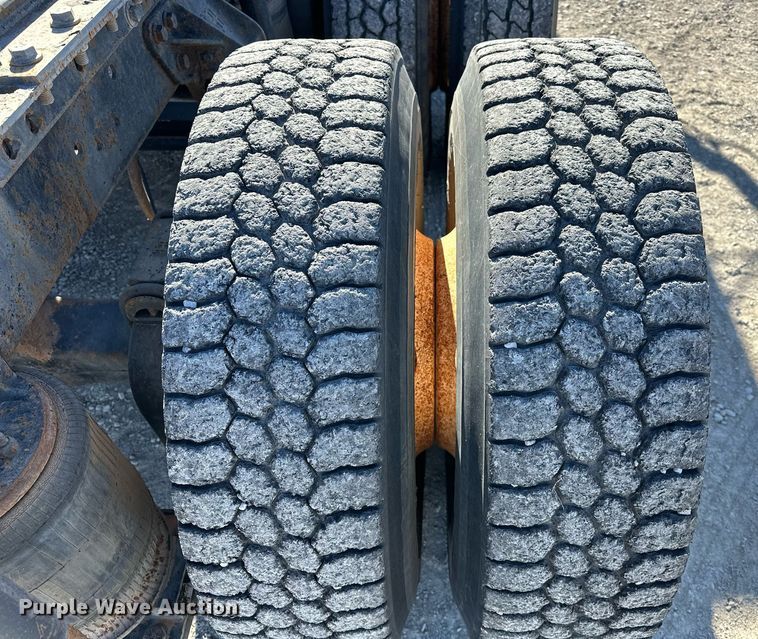 image for item EK0376 1998 Mack CH600 semi truck