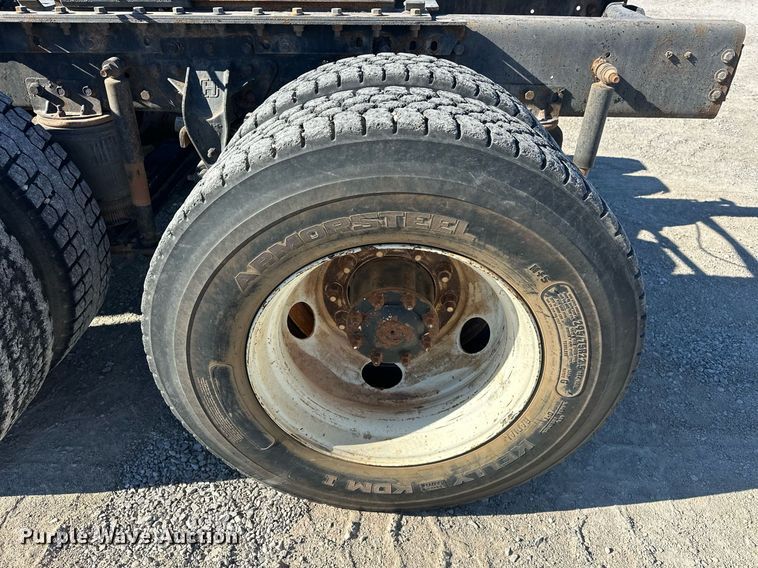 image for item EK0376 1998 Mack CH600 semi truck