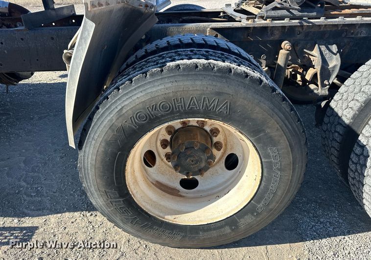 image for item EK0376 1998 Mack CH600 semi truck