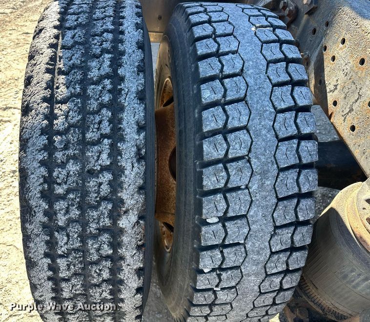 image for item EK0376 1998 Mack CH600 semi truck