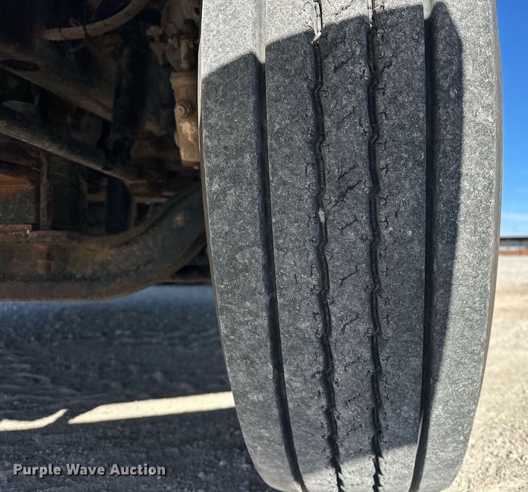 image for item EK0376 1998 Mack CH600 semi truck