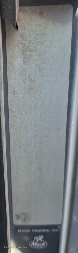 image for item EK0376 1998 Mack CH600 semi truck