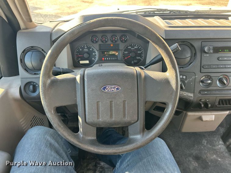 image for item EK2660 2009 Ford F350 Super Duty XL pickup truck