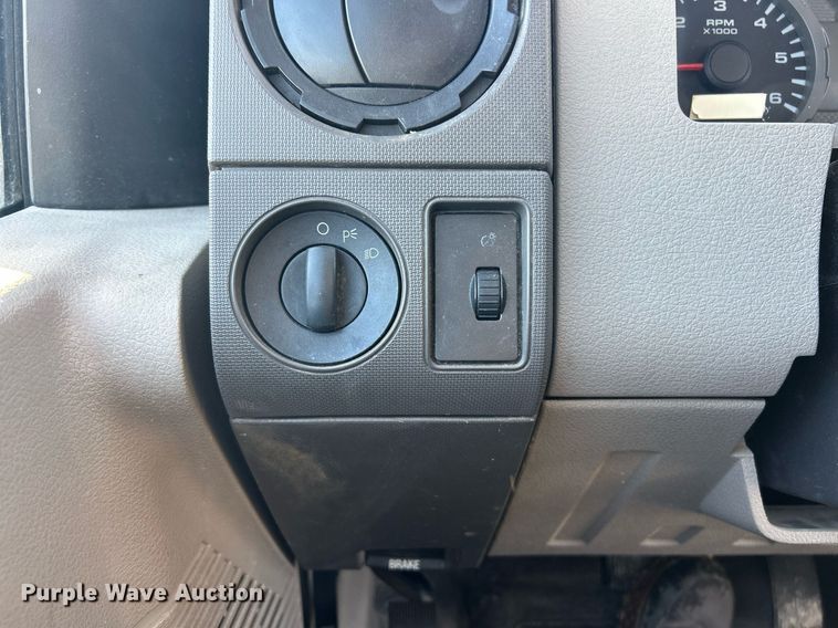 image for item EK2660 2009 Ford F350 Super Duty XL pickup truck