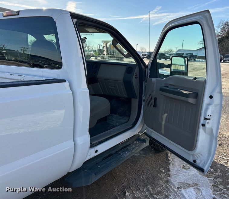 image for item EK2660 2009 Ford F350 Super Duty XL pickup truck