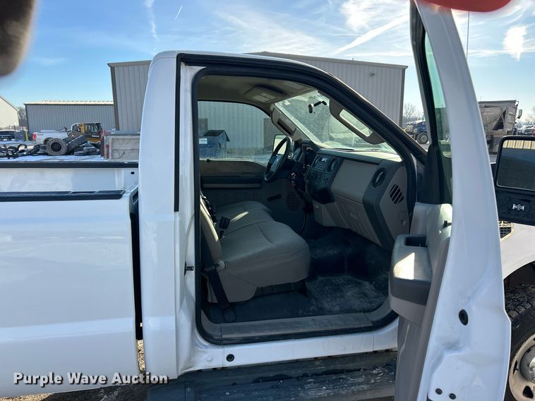 image for item EK2660 2009 Ford F350 Super Duty XL pickup truck