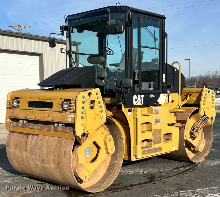 image for item EK2662 2010 Caterpillar CD54 double drum vibratory roller