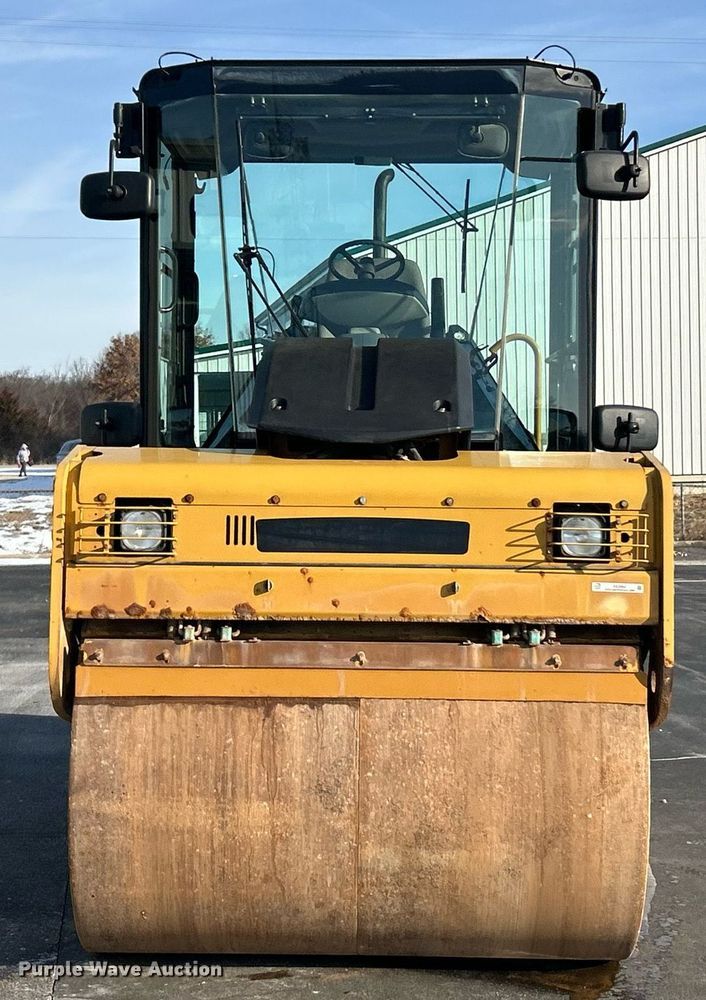 image for item EK2662 2010 Caterpillar CD54 double drum vibratory roller