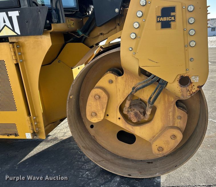 image for item EK2662 2010 Caterpillar CD54 double drum vibratory roller