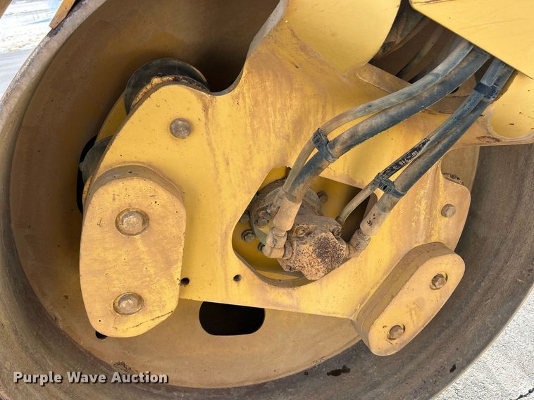 image for item EK2662 2010 Caterpillar CD54 double drum vibratory roller