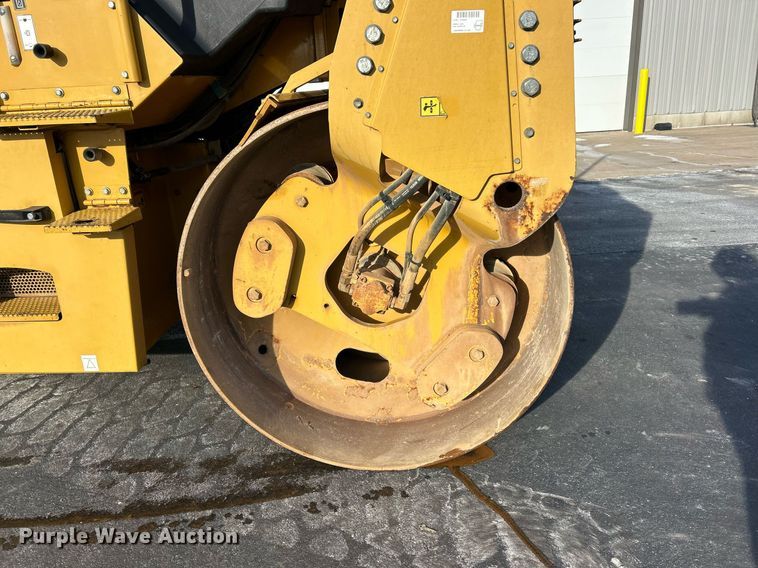 image for item EK2662 2010 Caterpillar CD54 double drum vibratory roller