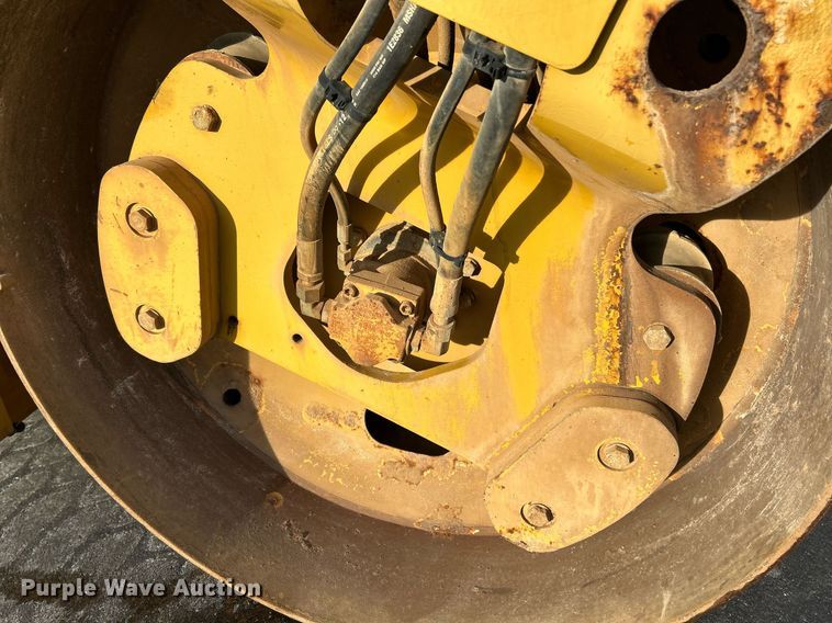 image for item EK2662 2010 Caterpillar CD54 double drum vibratory roller