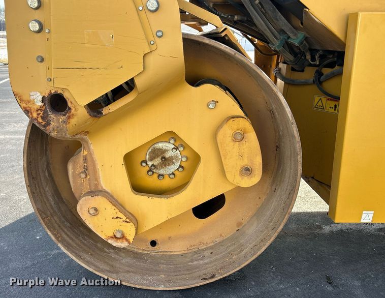 image for item EK2662 2010 Caterpillar CD54 double drum vibratory roller
