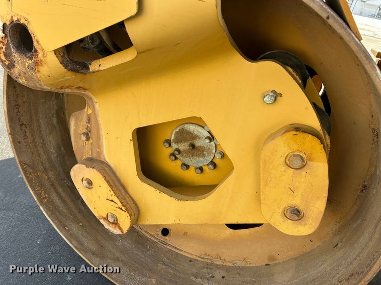 image for item EK2662 2010 Caterpillar CD54 double drum vibratory roller