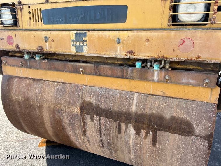 image for item EK2662 2010 Caterpillar CD54 double drum vibratory roller