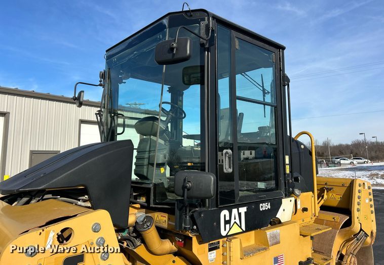 image for item EK2662 2010 Caterpillar CD54 double drum vibratory roller