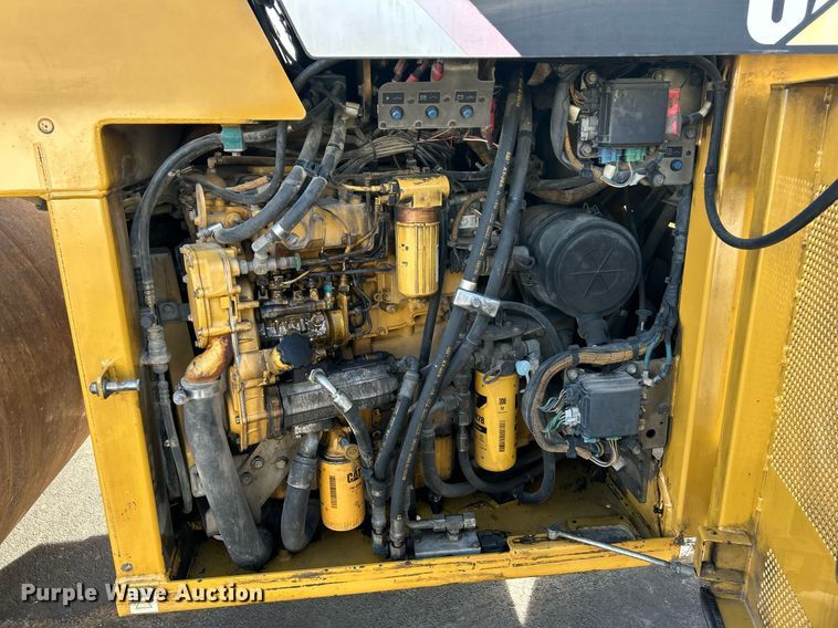 image for item EK2662 2010 Caterpillar CD54 double drum vibratory roller