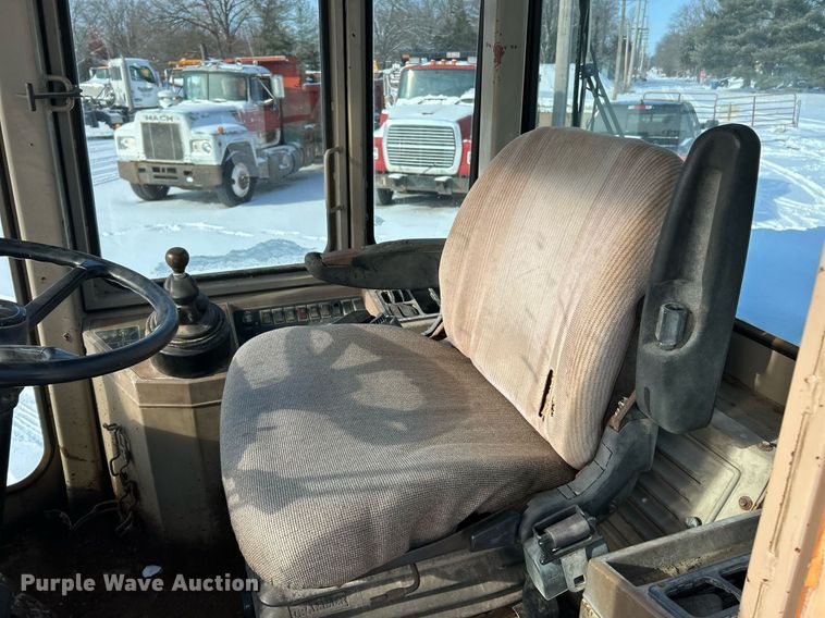 image for item EK2674 1993 John Deere 544G wheel loader