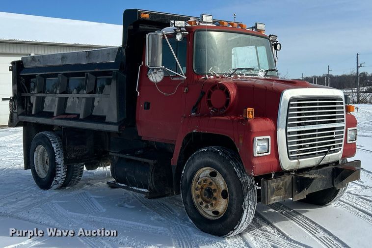 image for item EK2675 1997 Ford LN9000 dump truck
