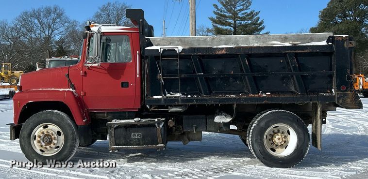 image for item EK2675 1997 Ford LN9000 dump truck