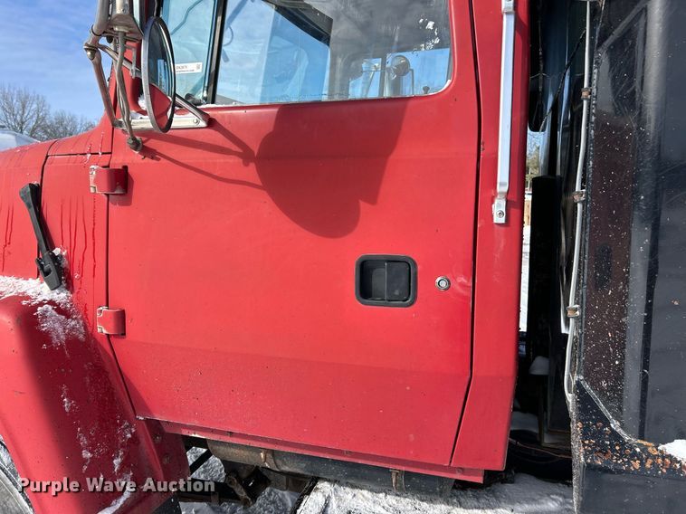 image for item EK2675 1997 Ford LN9000 dump truck