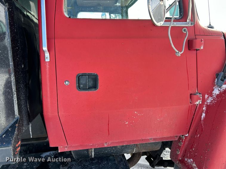 image for item EK2675 1997 Ford LN9000 dump truck