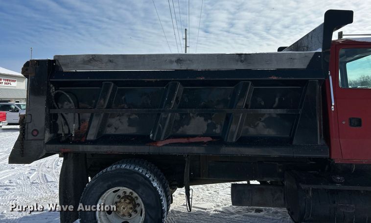 image for item EK2675 1997 Ford LN9000 dump truck
