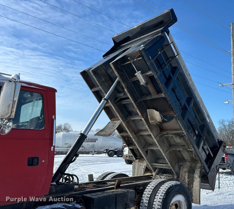 image for item EK2675 1997 Ford LN9000 dump truck