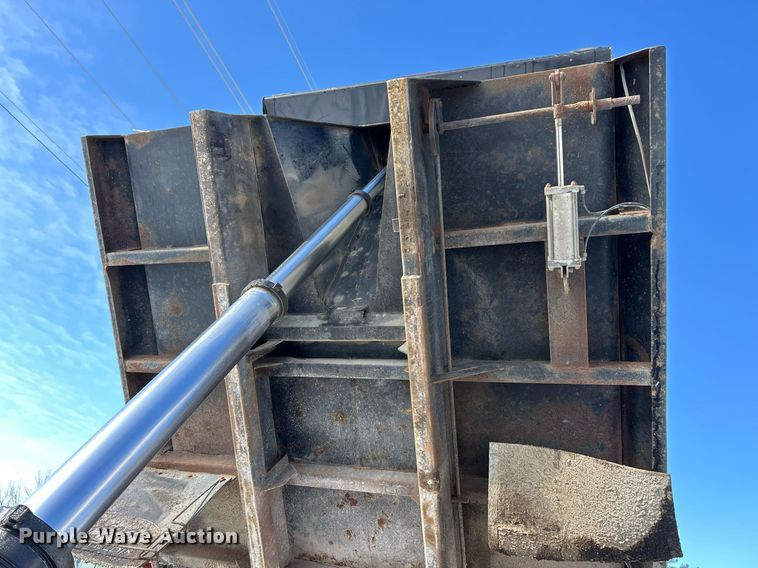 image for item EK2675 1997 Ford LN9000 dump truck