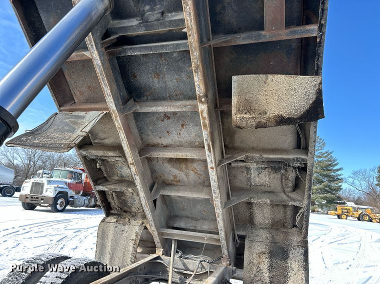 image for item EK2675 1997 Ford LN9000 dump truck