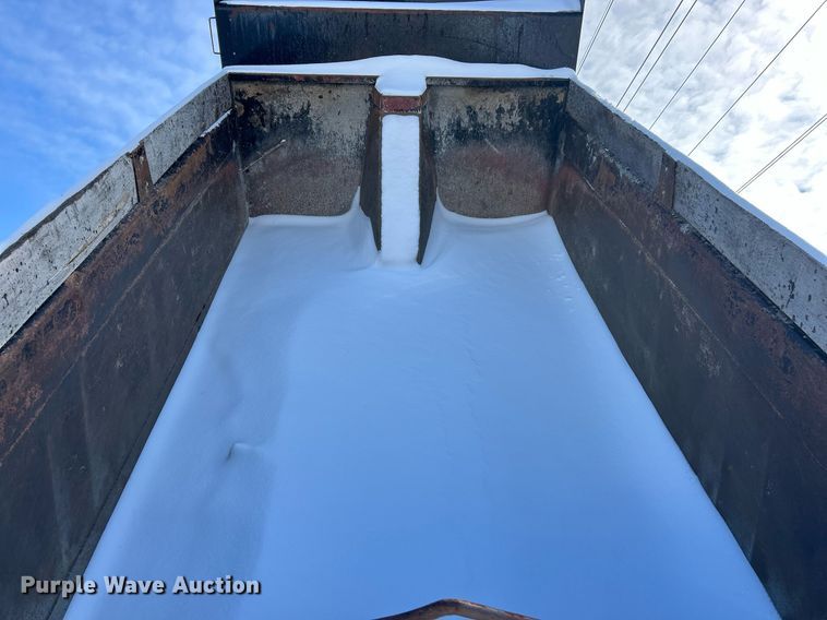 image for item EK2675 1997 Ford LN9000 dump truck