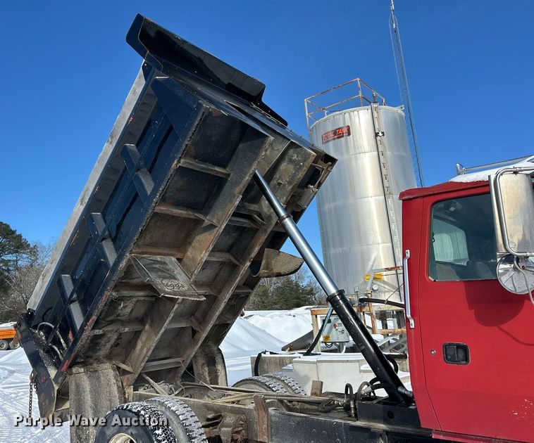 image for item EK2675 1997 Ford LN9000 dump truck