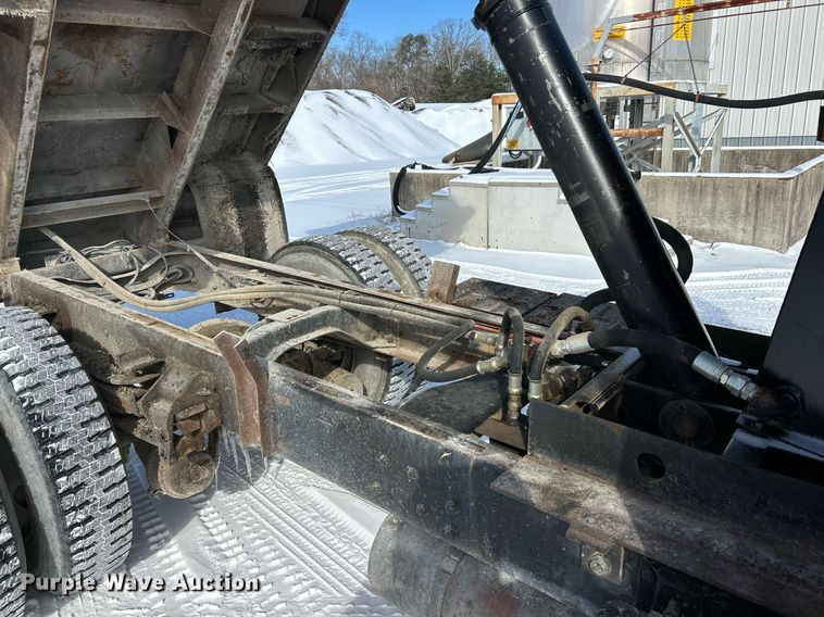 image for item EK2675 1997 Ford LN9000 dump truck