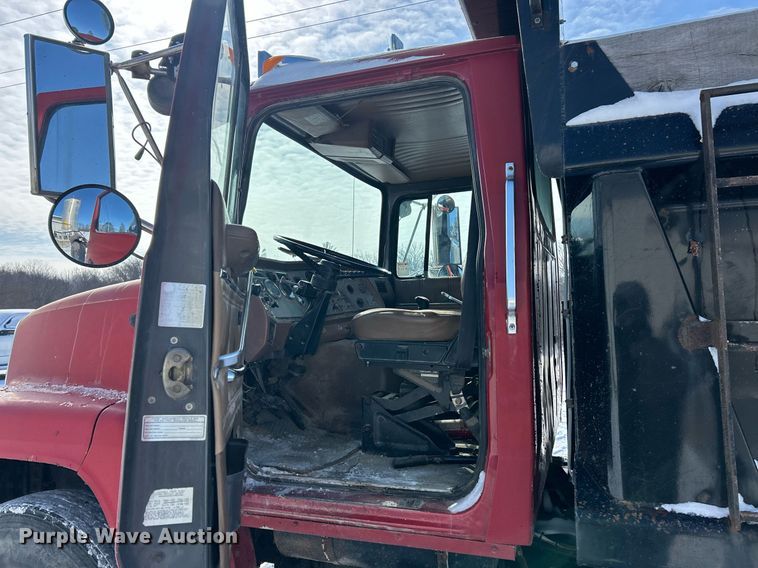 image for item EK2675 1997 Ford LN9000 dump truck