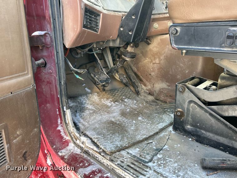 image for item EK2675 1997 Ford LN9000 dump truck