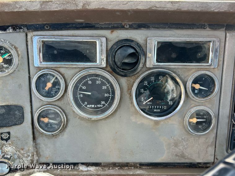 image for item EK2675 1997 Ford LN9000 dump truck