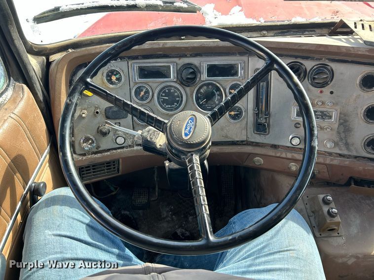 image for item EK2675 1997 Ford LN9000 dump truck