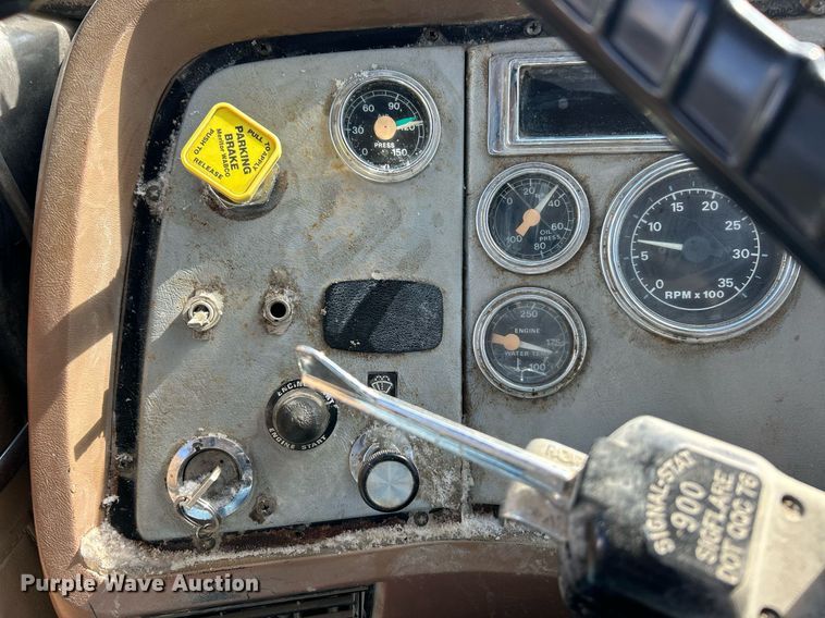 image for item EK2675 1997 Ford LN9000 dump truck