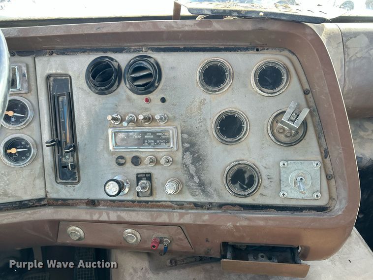 image for item EK2675 1997 Ford LN9000 dump truck